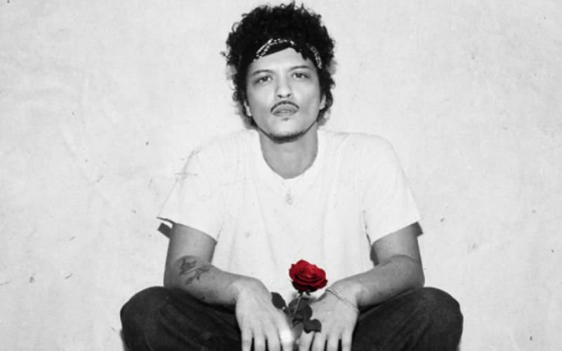 Bruno Mars quebra recorde de vendas e anuncia 30 novos shows na "The Romantic Tour" - Portal Famosos Brasil