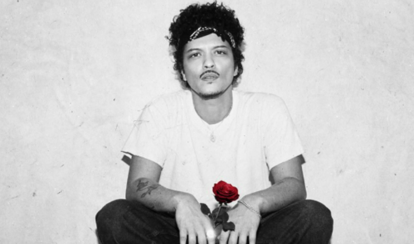 Bruno Mars quebra recorde de vendas e anuncia 30 novos shows na "The Romantic Tour" - Portal Famosos Brasil
