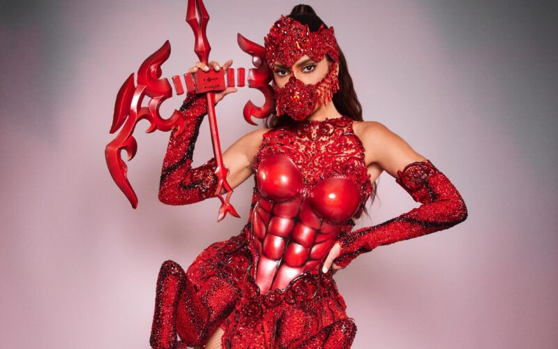 Ensaios da Anitta: signo de sagitário inspira figurino da cantora em apresentação em Brasília