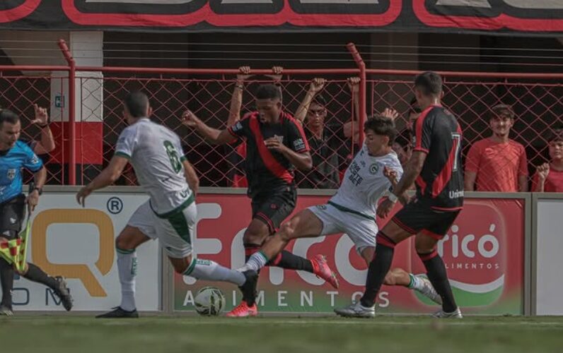 A Redação | Goiás empata com Atlético-GO por 1 a 1 no Estádio Antônio Accioly em Goiânia