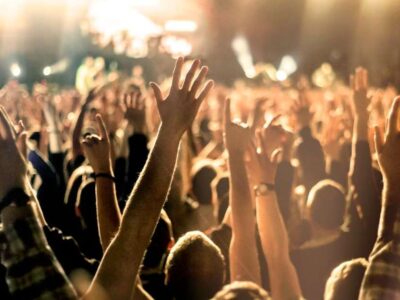 Assistir shows ao vivo traz diversos benefícios para a saúde mental, diz estudo