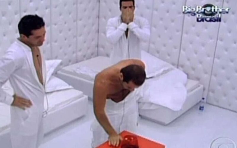 Confinadas no Quarto Branco esquecem as câmeras e elogiam novela da Record