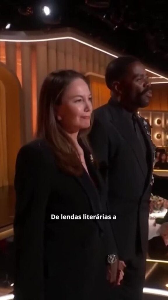 Wagner Moura recebe abraço de Adam Sandler e beijo de Julia Roberts a caminho do palco do Globo de Ouro; veja vídeo