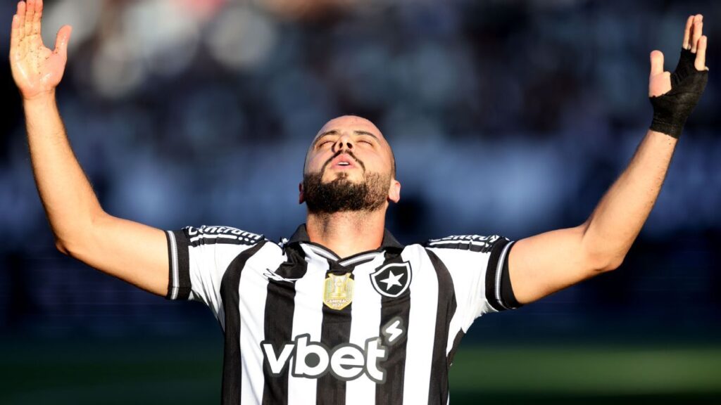 Botafogo: Torino aumenta oferta por Arthur Cabral, e decisão fica nas mãos de Anselmi