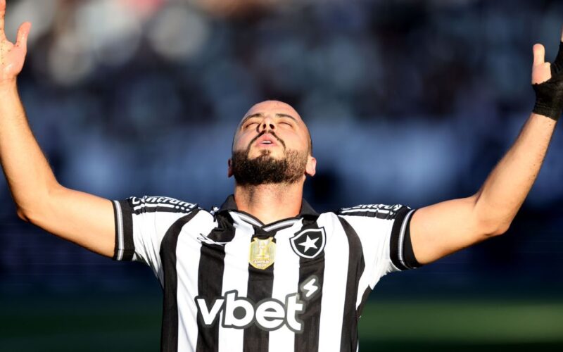Botafogo: Torino aumenta oferta por Arthur Cabral, e decisão fica nas mãos de Anselmi