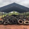 Descarte irregular de pneus ao lado do Estádio Municipal gera preocupação com a dengue e falta de colaboração - Cassilândia