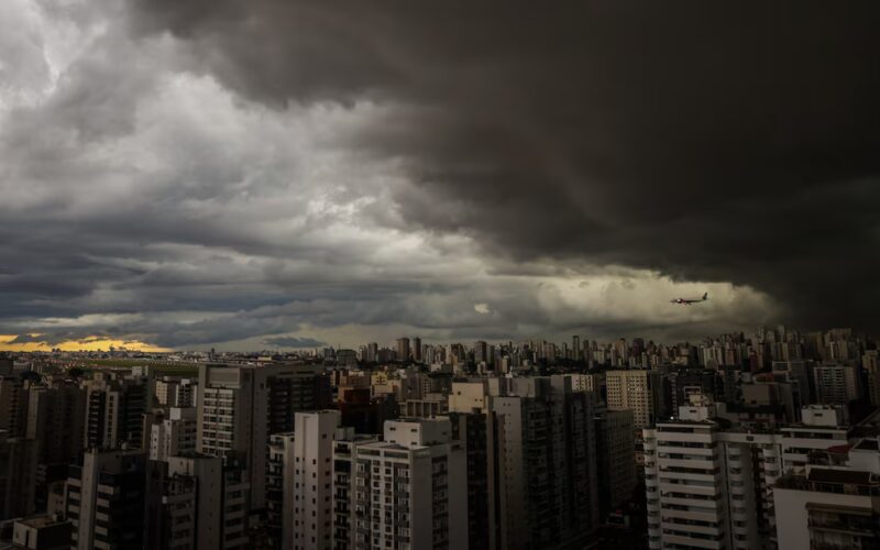 Semana começa com risco de chuva extrema em várias partes do Brasil: ‘Grande perigo’. Veja onde
