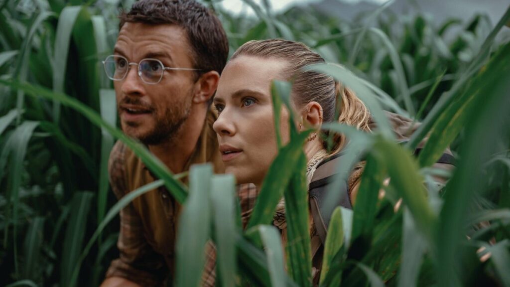 Jurassic World: Scarlett Johansson e Jonathan Bailey caçam dinossauros no Amazon Prime Video