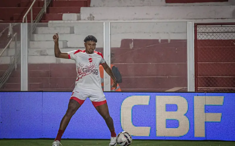Lesão muscular tira zagueiro do Vila Nova do Campeonato Goiano