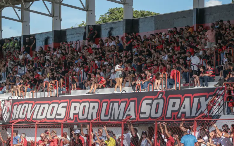 Perfil do Atlético brinca com previsão de Luiz Gama na comparação com público do Vila Nova