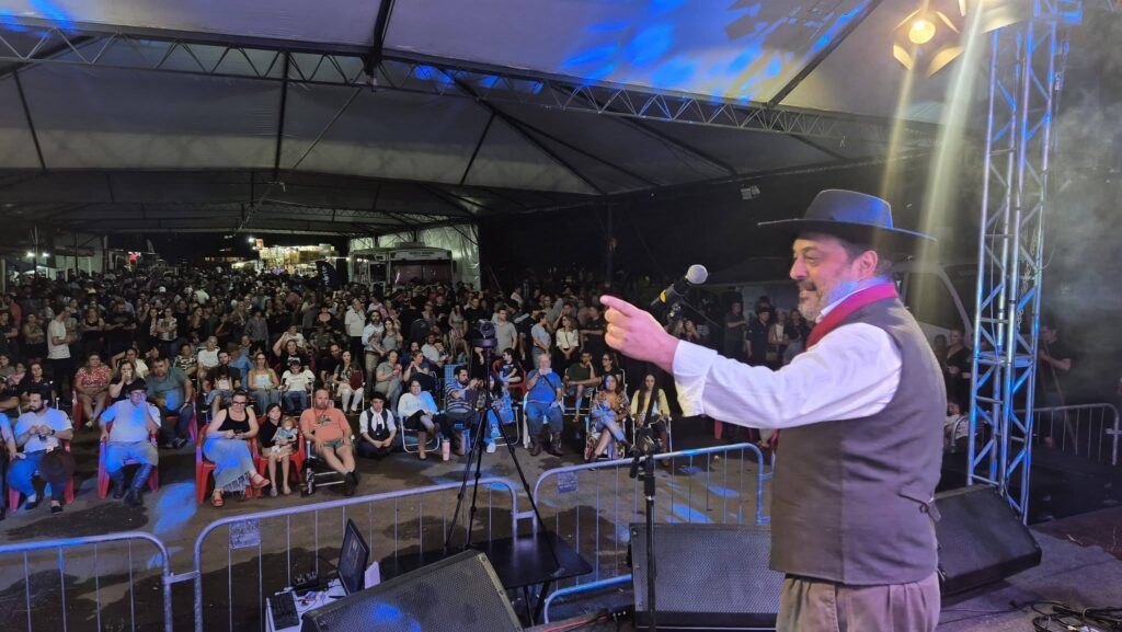 Confira os registros dos shows da sexta-feira no palco da Festa Campeira Regional/Fecars 2026