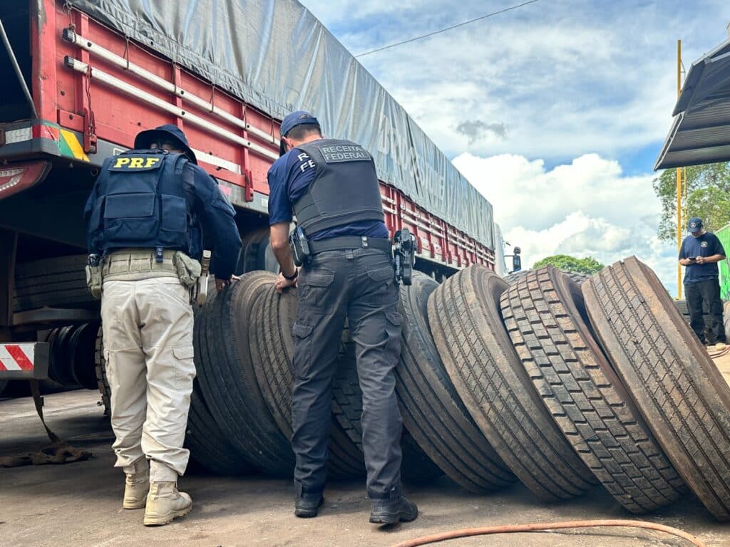 PRF flagra troca de pneus contrabandeados em borracharia na BR-277 em Cascavel