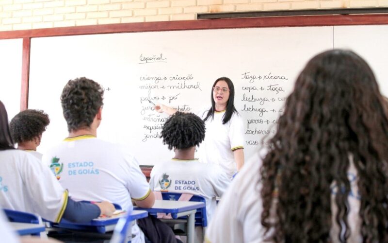 Professores de Goiás pode se inscrever para receber bolsa mensal de R$ 2.100