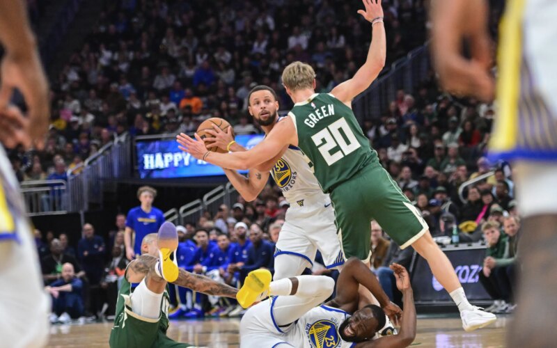 Bucks at Warriors odds, picks and predictions