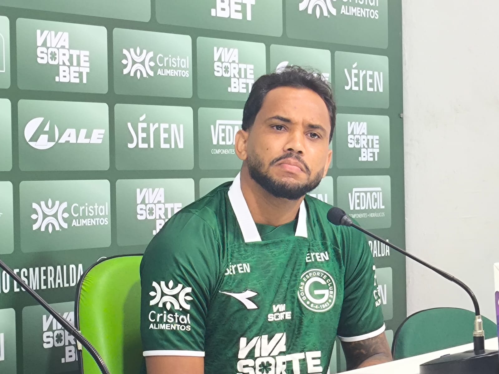 Apresentado no Goiás, Lourenço ressalta "cobrança interna", para a conquista do Goianão