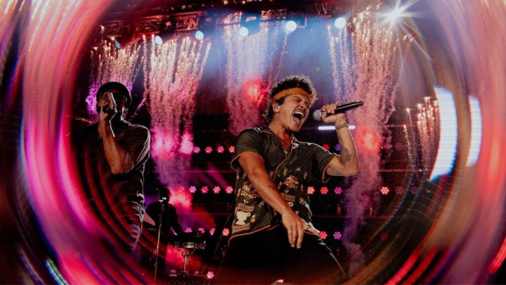 Bruno Mars adiciona 32 shows à turnê 'The Romantic'; veja datas