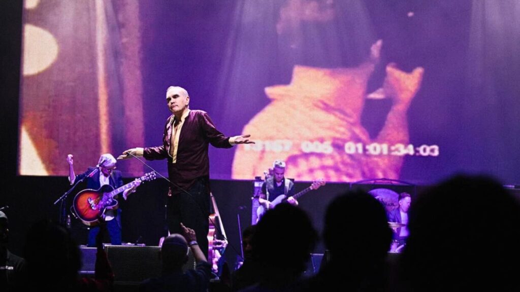 Morrissey entra em 2026 e cancela primeiros shows do ano » Portal Lineup