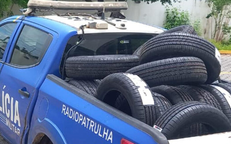 JI-PARANÁ – POLÍCIA MILITAR RECUPERA 33 PNEUS FURTADOS E PRENDE SUSPEITOS DE ENVOLVIMENTO EM ORGANIZAÇÃO CRIMINOSA