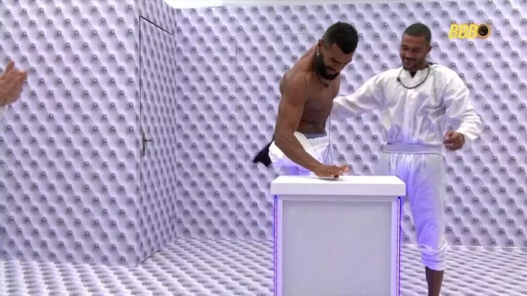 Ricardo desiste do Quatro Branco do BBB 26 e aperta o botão vermelho