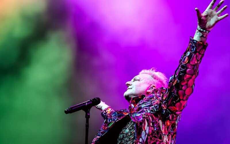 Andy Bell se apresenta na Suhai Music Hall