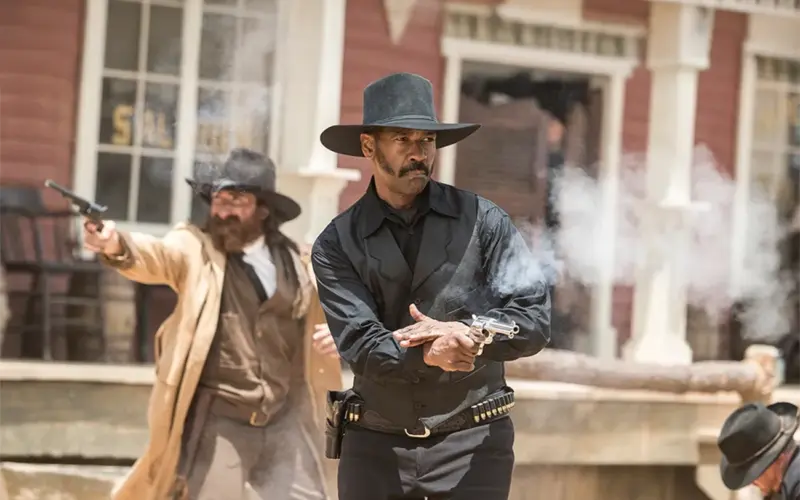 Faroeste de Antoine Fuqua com Denzel Washington e Ethan Hawke chega à Netflix e vai estremecer seu chão com adaptação de clássico