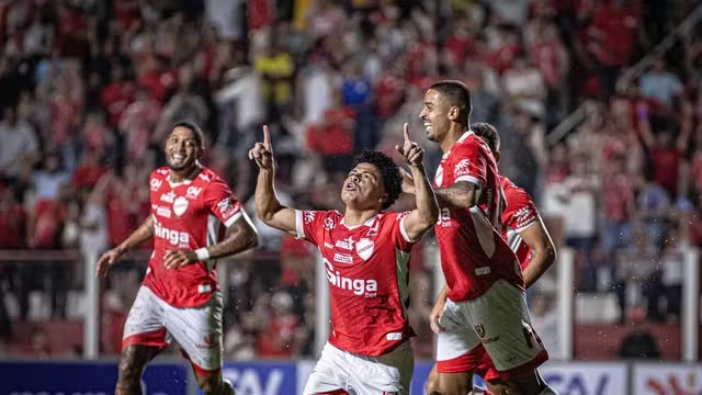 A Redação | Vila Nova bate a Anapolina por 3 a 2 em Goiânia