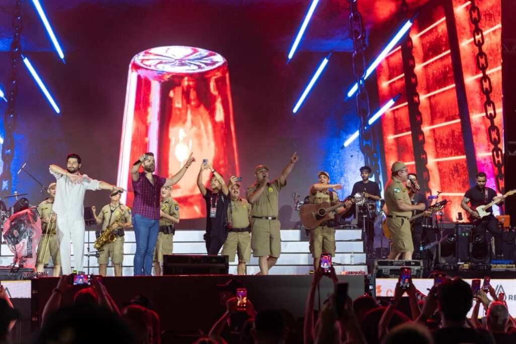 Zé Neto e Cristiano tocam “Seu Polícia” com a Banda da PM