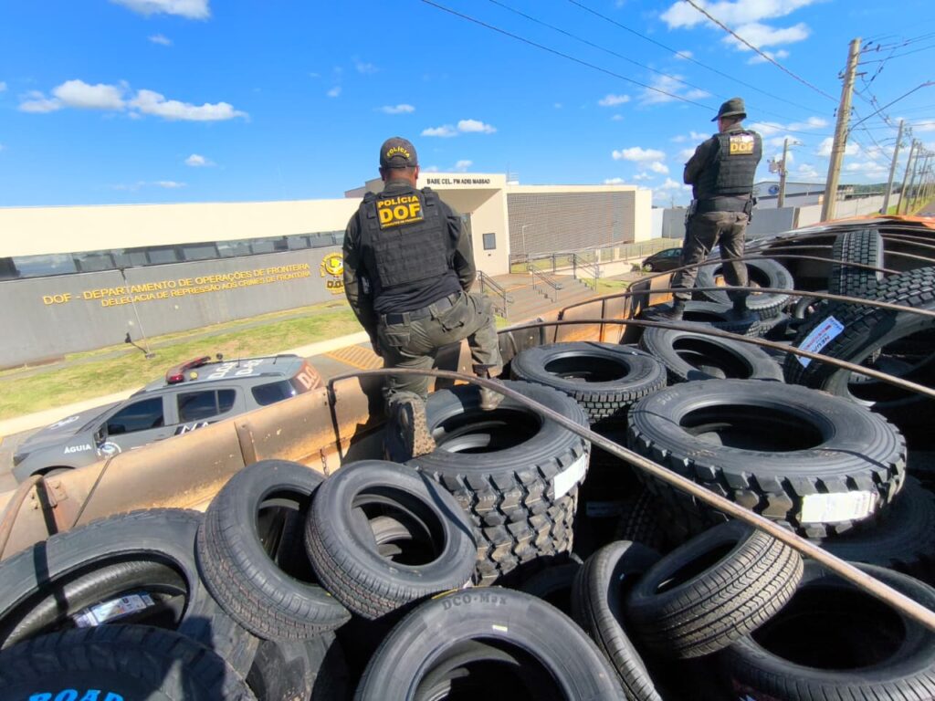 DOF apreende carreta carregada com mais de 160 pneus em Maracaju