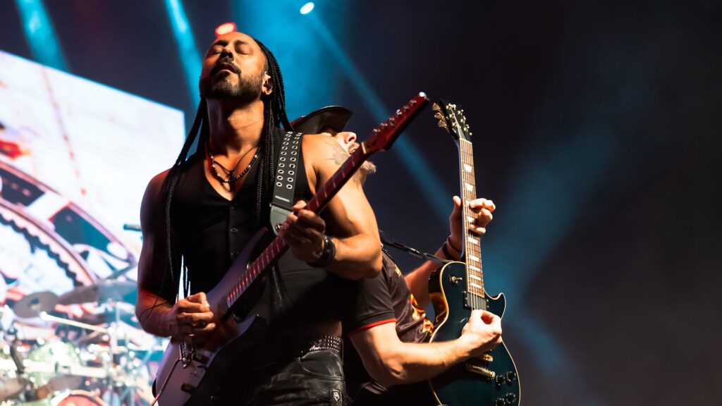 Angra durante show em São Paulo, 2025 - Foto: Ellen Artie @ellenartie