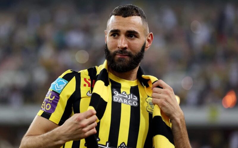 Karim Benzema com a camisa do Al-Ittihad