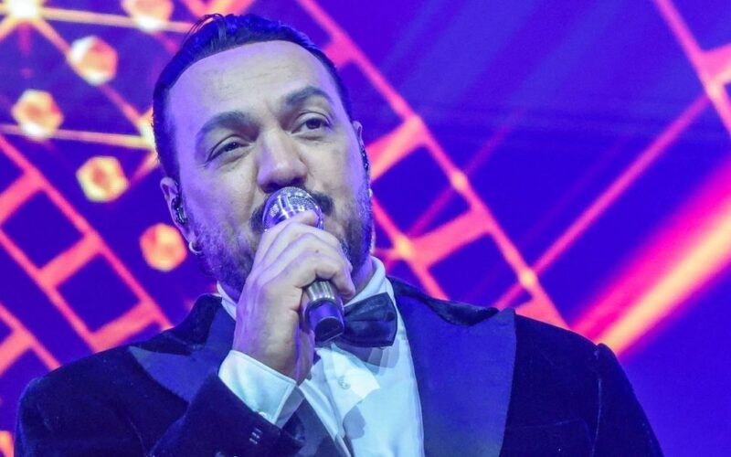 Nem choro, nem grito: Belo teve a melhor reação possível ao ver público chamando 'Viviane Araújo' em show após cena com a ex na novela 'Três Graças'