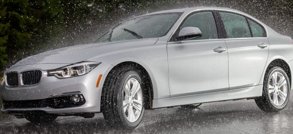 Chuva e estrada: pneus em dia ajudam a reduzir riscos em pistas molhadas