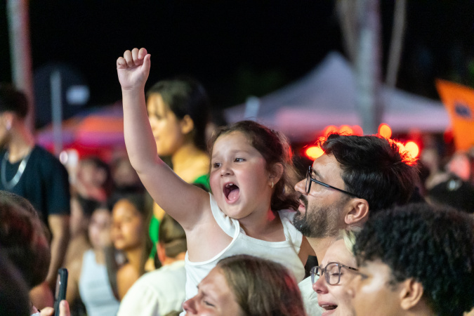 Gustavo Mioto e Jiraya Uai fazem shows cheios de interação em Pontal do Paraná