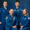 Foto de membros da tripulação Crew-11, da Nasa; da esquerda para a direita: o cosmonauta Oleg Platonov, o astronauta Mike Fincke, o astronauta Kimiya Yui e a astronauta Zena Cardman