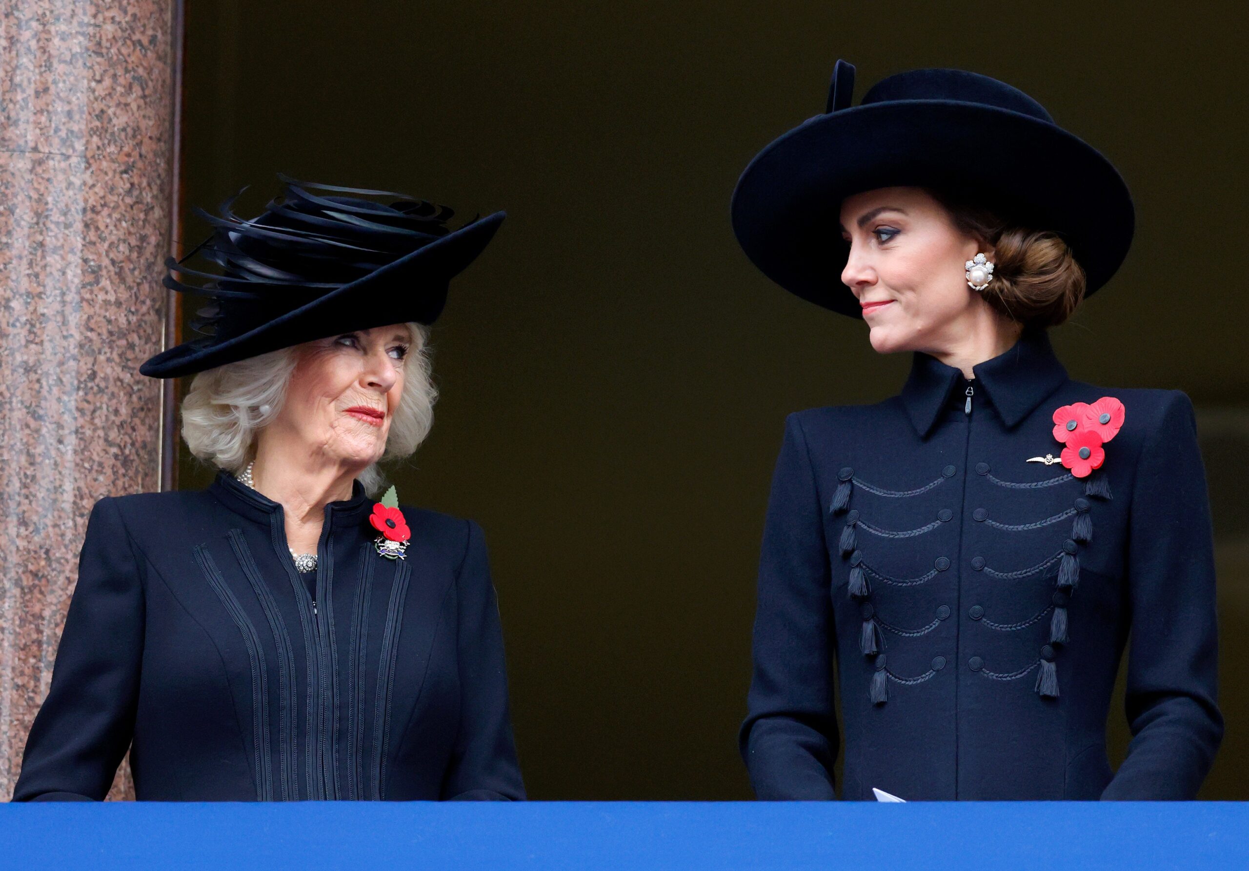 Tensão entre Camilla e Kate Middleton teria escalado a ponto das duas não conseguirem ficar mais no mesmo cômodo, diz site