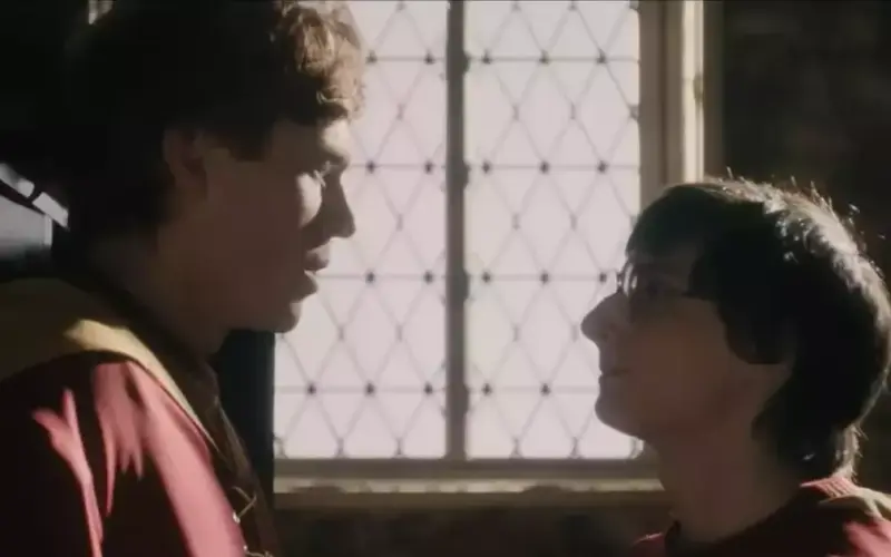 Harry Potter e Heated Rivalry se unem a Stranger Things no SNL; veja