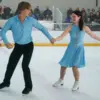 Cale Ambrozic e Madelyn Keys em Patinando no Amor