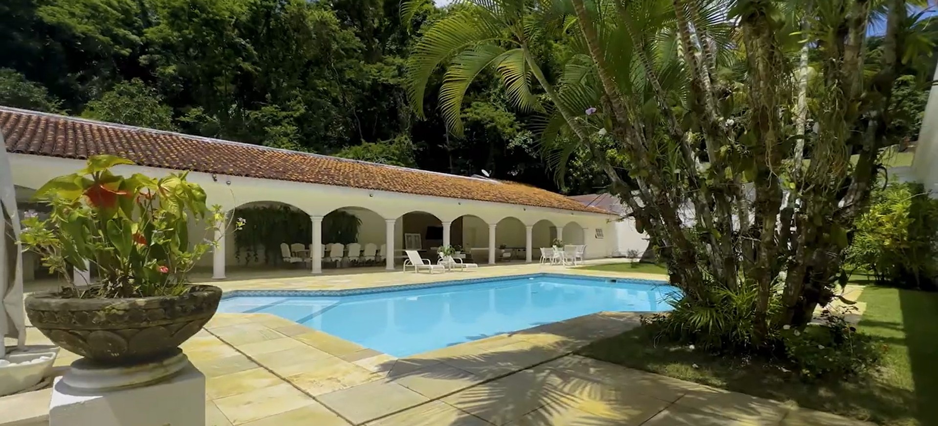 Piscina, heliponto e quadras: mansão de Renato Aragão com dívida de IPTU está à venda desde 2023; veja fotos - O Globo