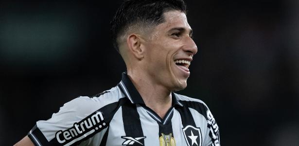 PVC detalha recusa a Savarino e prioridade no elenco