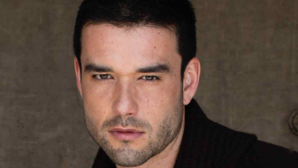 Sergio Marone posando para foto