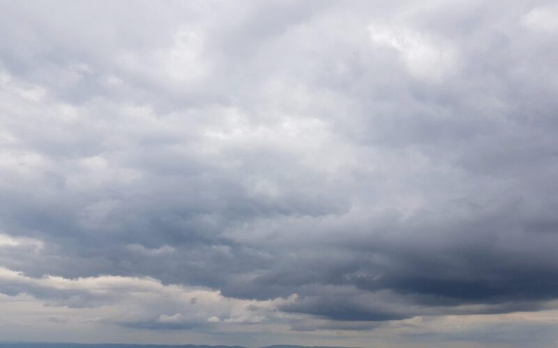 Goiânia deve ter um dia com muitas nuvens com pancadas de chuva e trovoadas nesta terça-feira (20)