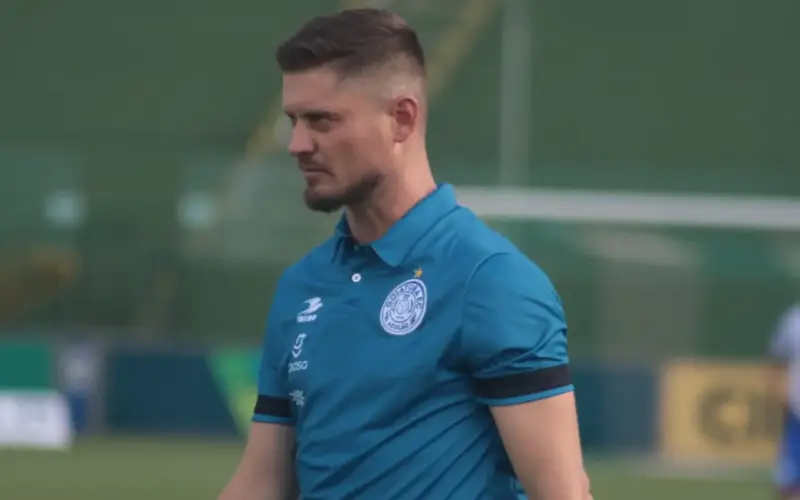 Após três jogos, cai o primeiro técnico no Campeonato Goiano 2026